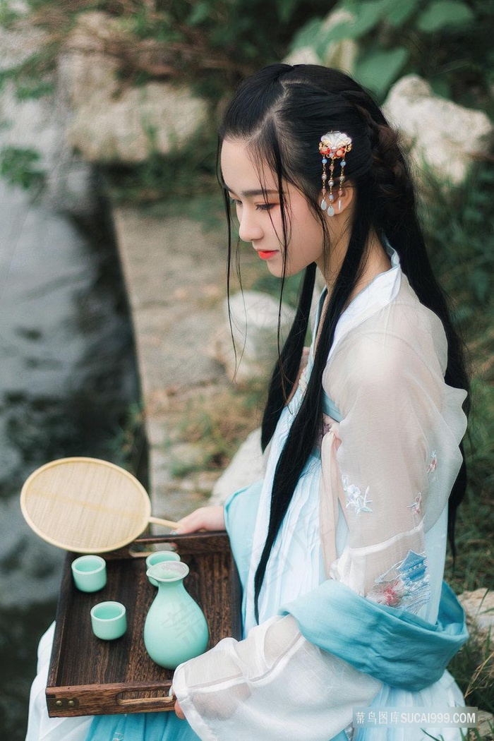 年轻漂亮的女士护士内衣 相关配图2